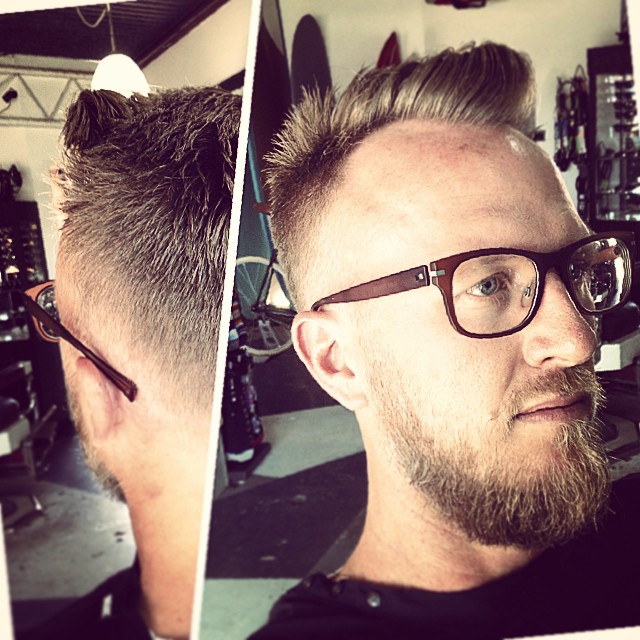 Another great Friday @captainsipsops #barbering w @stinknjim cheers @villagebicyclenoosa  @thomassurfboards