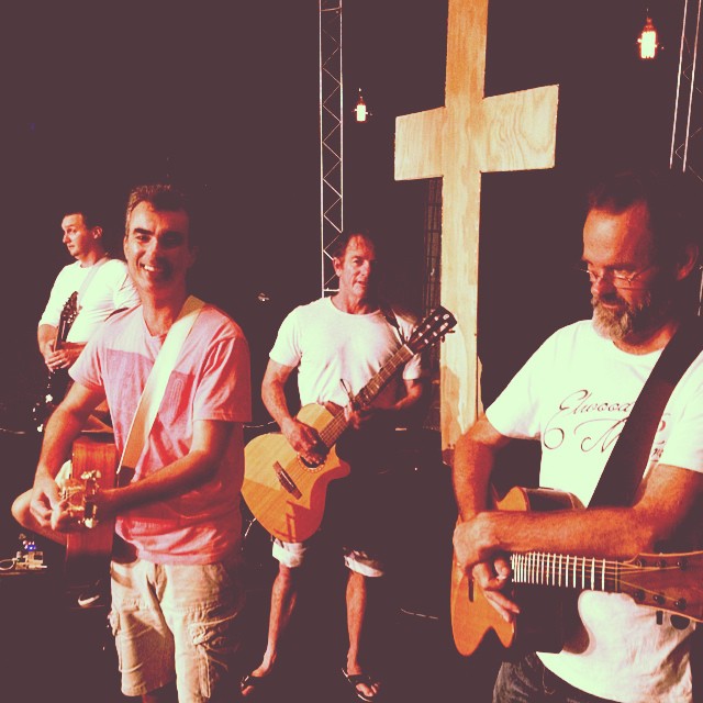 More #guitarists than #theeagles @noosacoc