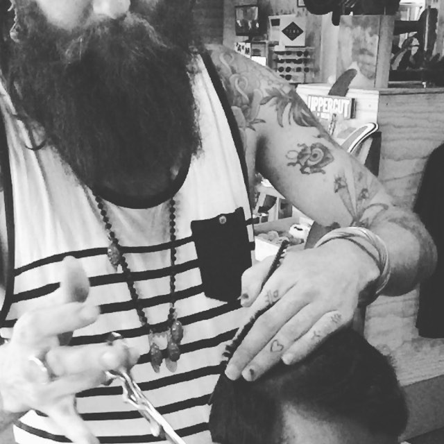 ️ #tricks by @zachariah_j #cooltricks #captainsipsops #beard #beards #bearded #barber