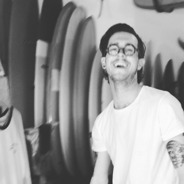 @stinknjim and his #roadside #gift  @captainsipsops @thomassurfboards #captainsipsops