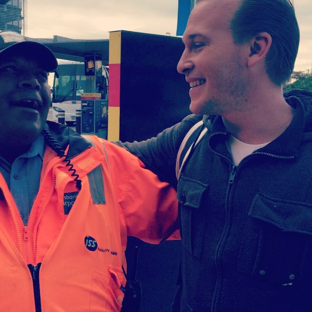 #Brisbane airport's high-viz #peace and #love officer @scottierehbein @deanjreh @thehi_boys #thehiboys #caravanoflove #standup