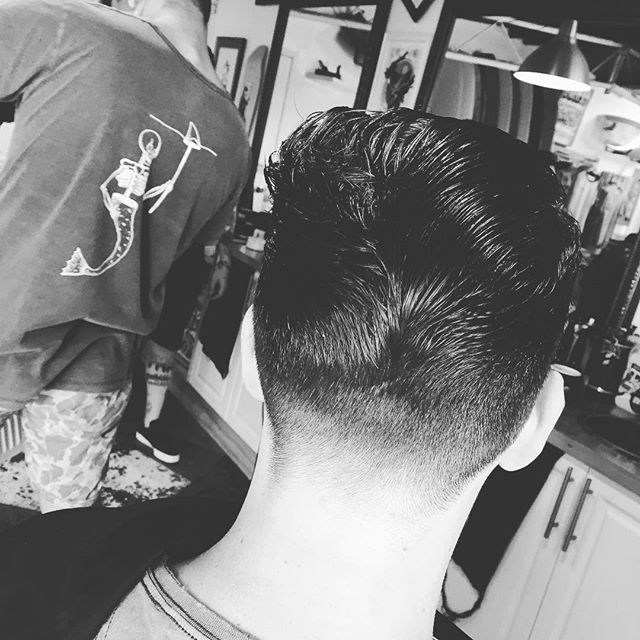 Snapshot of yesterday at #captainsipsops w @captainsipsops @tylerhing_hingbones #taper #wahlwork #barber #barberlife #barbers #barbershop #barbering