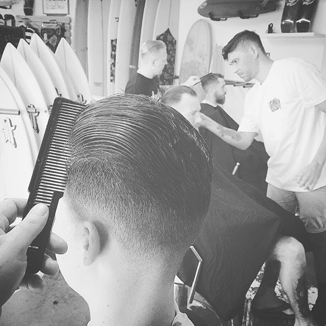 ️ #menatwork @captainsipsops @tylerhing_hingbones / Happy Birthday @staybold #barbers #wahlwork #menshaircuts #taper #fade #captainsipsops @thomassurfboards