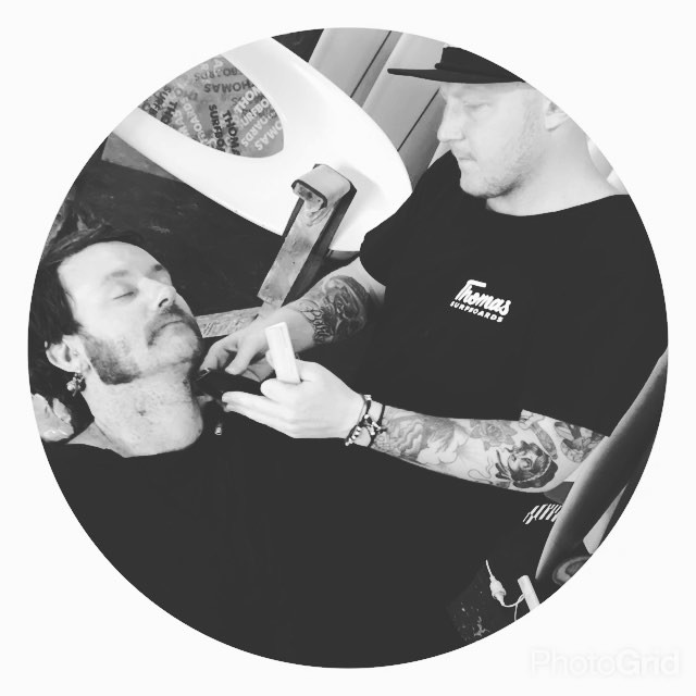 @tyler_hingbones master #liplobster #shaper working on ol' #mulletchops @zachariah_j  #countrymusic by #charliepride @captainsipsops @thomassurfboards #captainsipsops #thomassurfboards #mustache #moustache #mensgrooming #countrymusiclegends #barbershop #aussiebarbers #barbersconnect